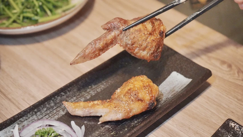 一秒到日本！板橋車站居酒屋，厚切慢燉牛舌與超狂焗烤松露薯泥。