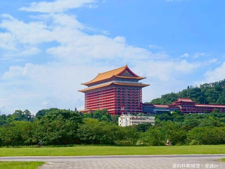 台北市中山區【2025台北賞花 樂遊趣】大佳河濱公園 向日葵花海金黃燦爛 紫色波斯菊花粉浪漫 自行車道自由行 親子共融遊戲區 愛就跟我一起快樂Go !