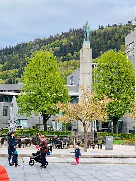 《北歐旅遊 | 挪威卑爾根 Bergen》菲爾鈴瀑布Voringfossen、呂根、弗羅伊恩山 | 公主fun出遊（第三篇）