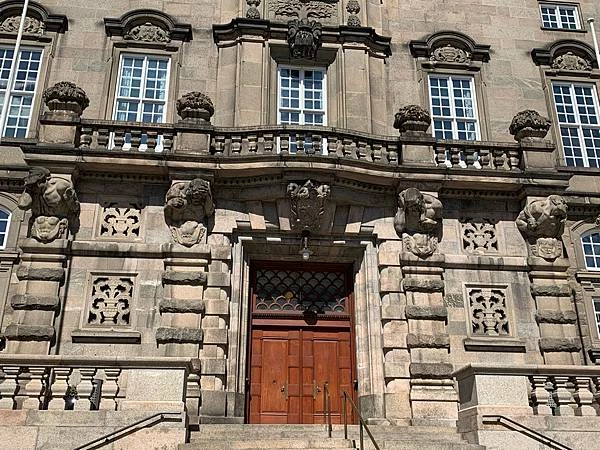 《北歐三國丹麥挪威瑞典旅遊 | 行前準備規劃 | 安全注意事項》丹麥：哥本哈根市區一日遊 | 市政廳廣場、漢...