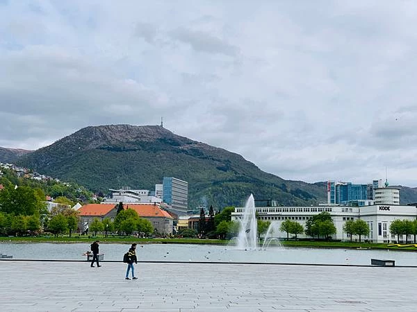 《北歐旅遊 | 挪威卑爾根 Bergen》菲爾鈴瀑布Voringfossen、呂根、弗羅伊恩山 | 公主fun出遊（第三篇）