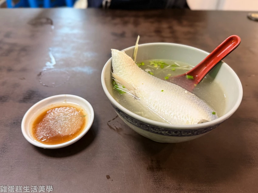 花蓮車站美食推薦！車頭虱目魚30年老店，Google4.2星評價晚來吃不到。