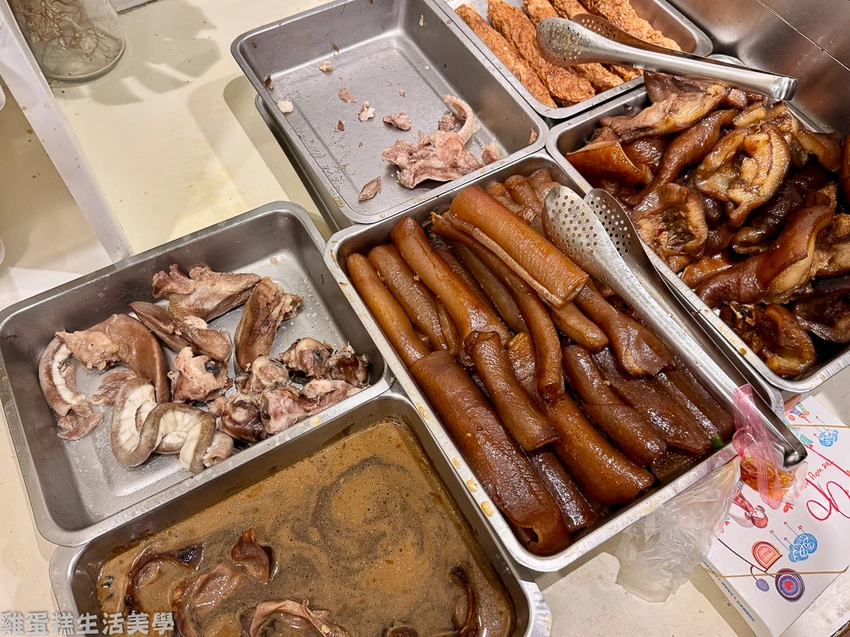 新竹美食推薦!莛芳麵食館在地人也愛客家麵食,鍋氣味炒飯、滷肉飯超夠味。