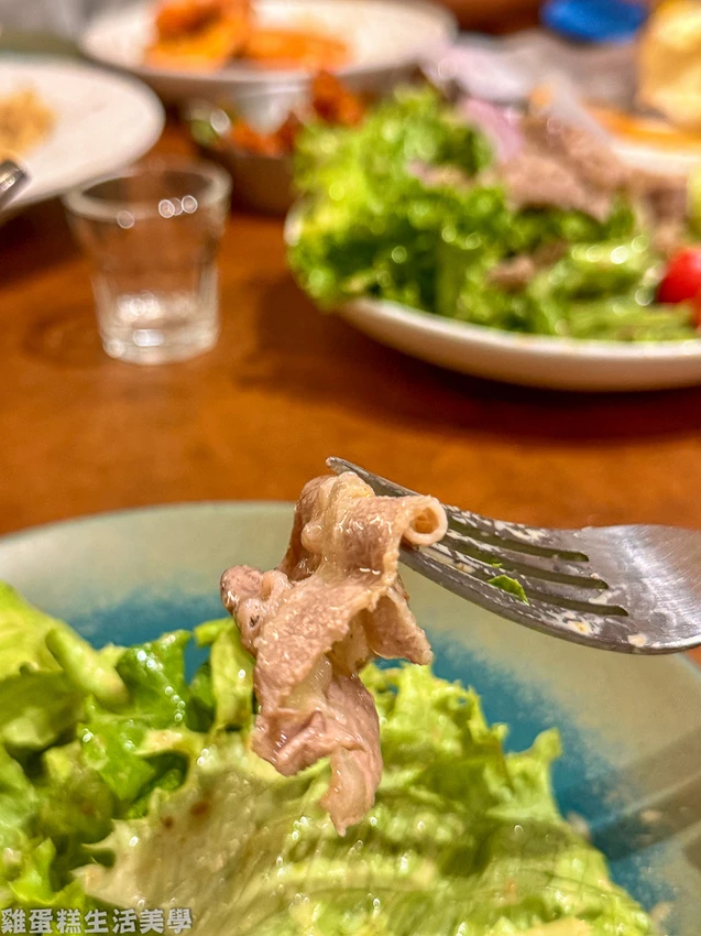 林口outlet旁約會聚餐首選！意享美式廚房空間寬敞，挑高設計還有私人小包廂。