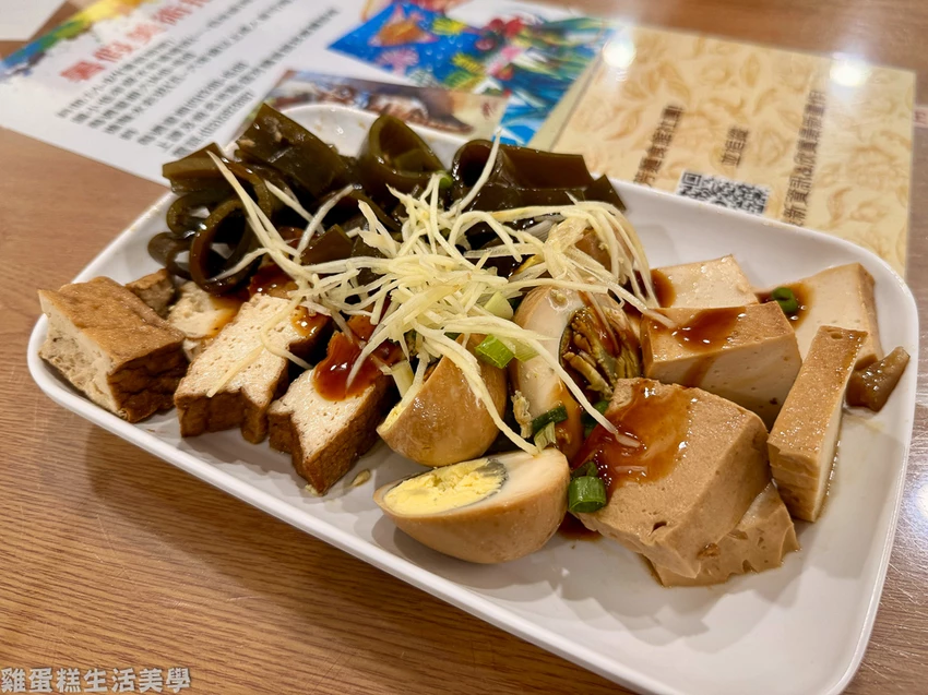 新竹美食推薦!莛芳麵食館在地人也愛客家麵食,鍋氣味炒飯、滷肉飯超夠味。