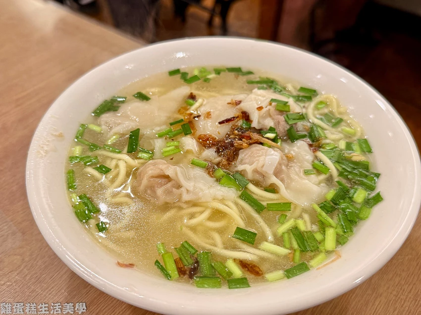 新竹美食推薦!莛芳麵食館在地人也愛客家麵食,鍋氣味炒飯、滷肉飯超夠味。
