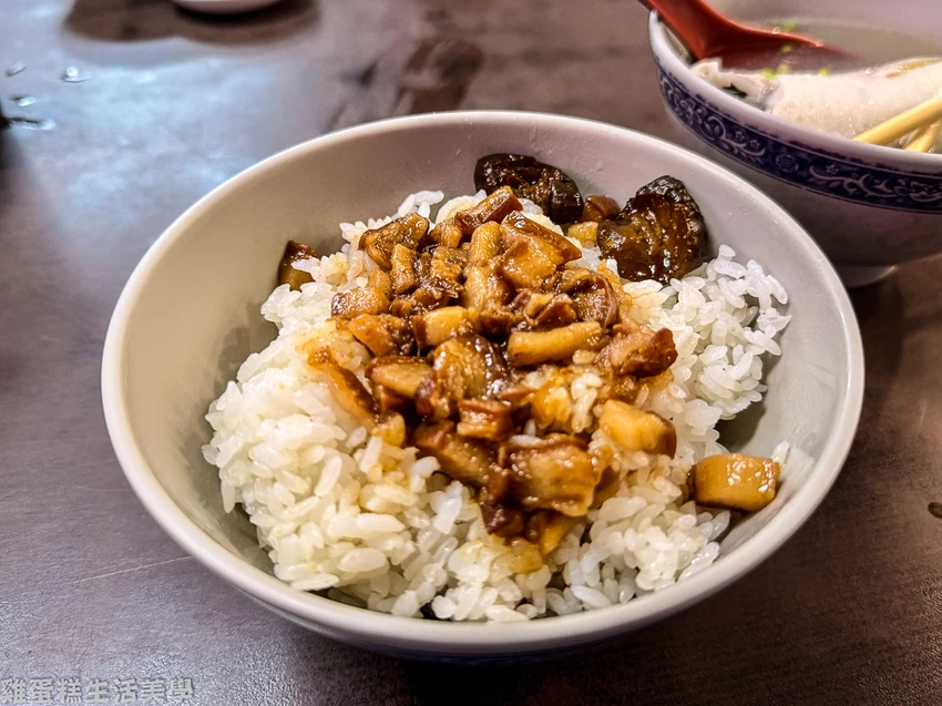 花蓮車站美食推薦！車頭虱目魚30年老店，Google4.2星評價晚來吃不到。