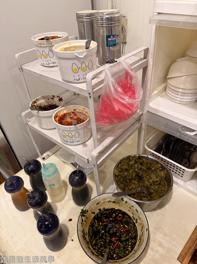 新竹美食推薦!莛芳麵食館在地人也愛客家麵食,鍋氣味炒飯、滷肉飯超夠味。