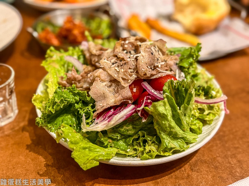 林口outlet旁約會聚餐首選！意享美式廚房空間寬敞，挑高設計還有私人小包廂。