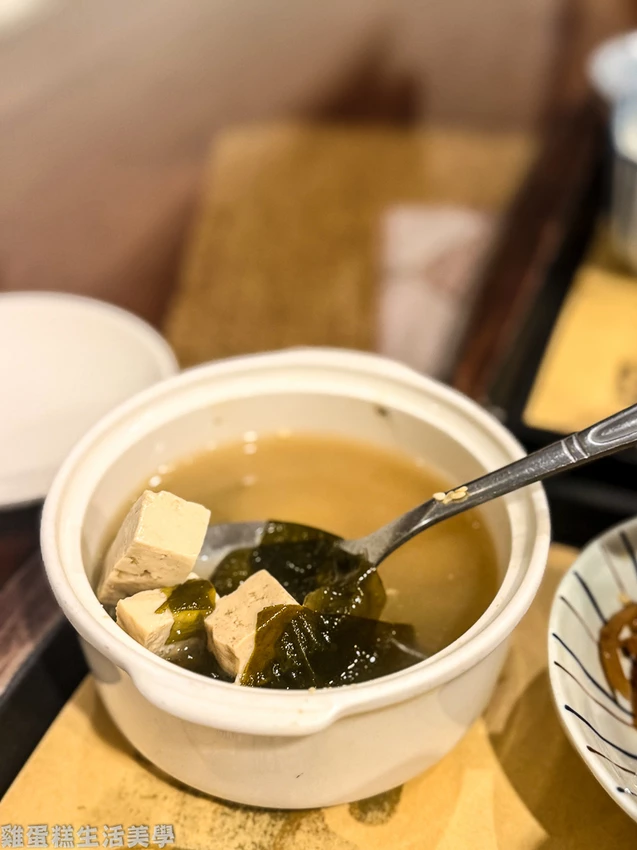 台中公益路美食！中式庭園餐廳 無為草堂 米其林綠星，古色古香時光體驗。