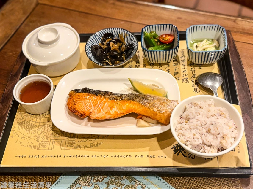 台中公益路美食！中式庭園餐廳 無為草堂 米其林綠星，古色古香時光體驗。