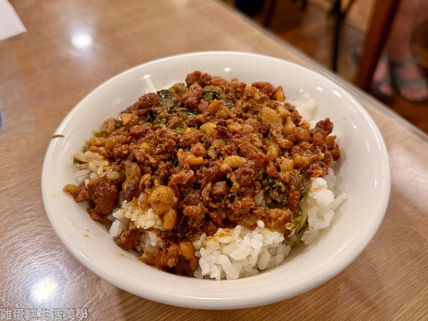 新竹美食推薦!莛芳麵食館在地人也愛客家麵食,鍋氣味炒飯、滷肉飯超夠味。