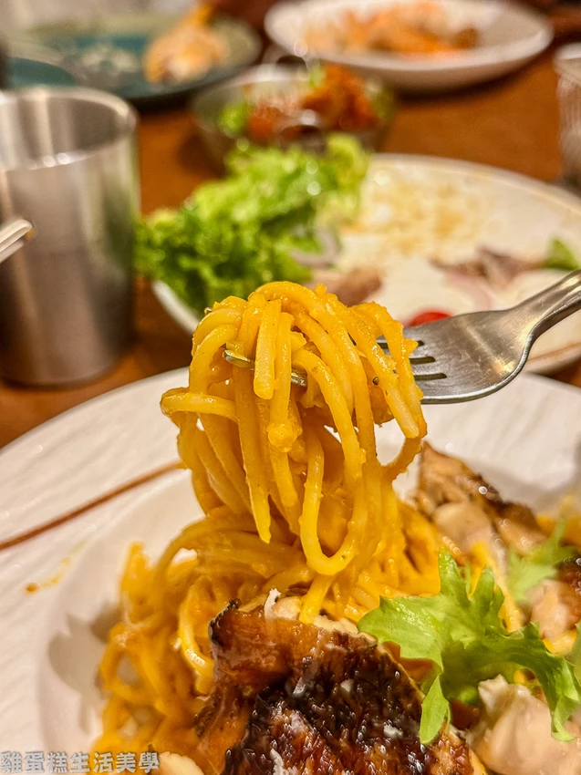 林口outlet旁約會聚餐首選！意享美式廚房空間寬敞，挑高設計還有私人小包廂。