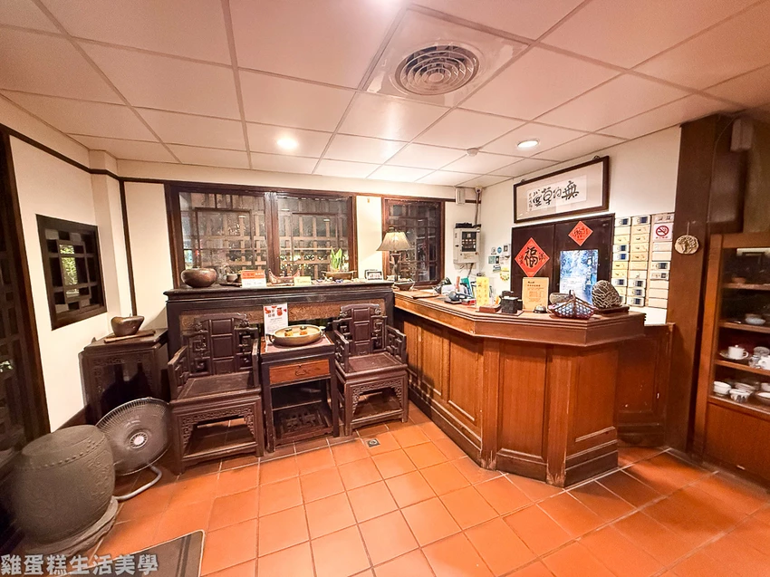 台中公益路美食！中式庭園餐廳 無為草堂 米其林綠星，古色古香時光體驗。