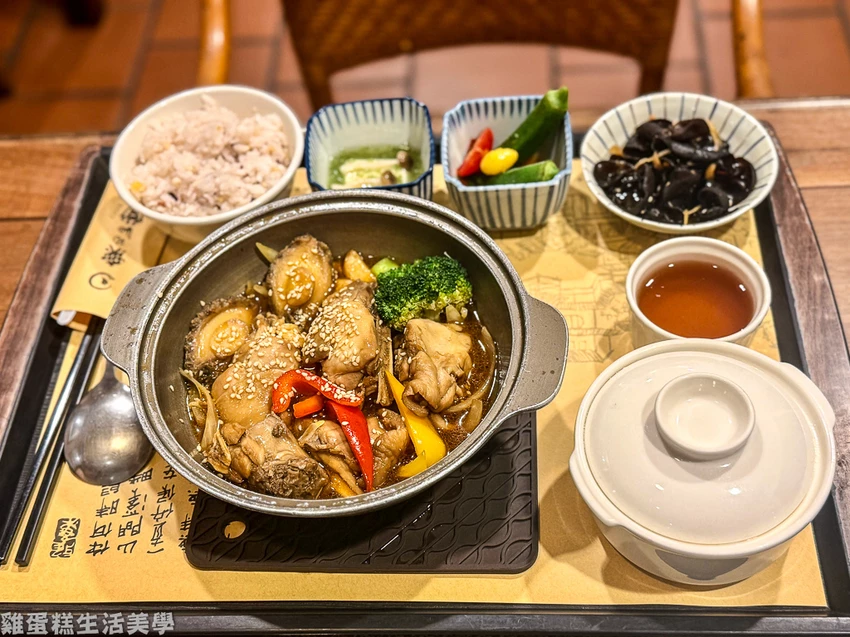 台中公益路美食！中式庭園餐廳 無為草堂 米其林綠星，古色古香時光體驗。