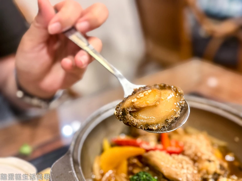 台中公益路美食！中式庭園餐廳 無為草堂 米其林綠星，古色古香時光體驗。