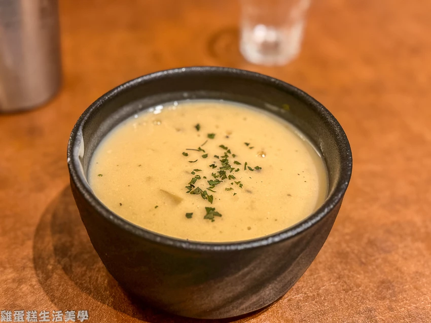 林口outlet旁約會聚餐首選！意享美式廚房空間寬敞，挑高設計還有私人小包廂。