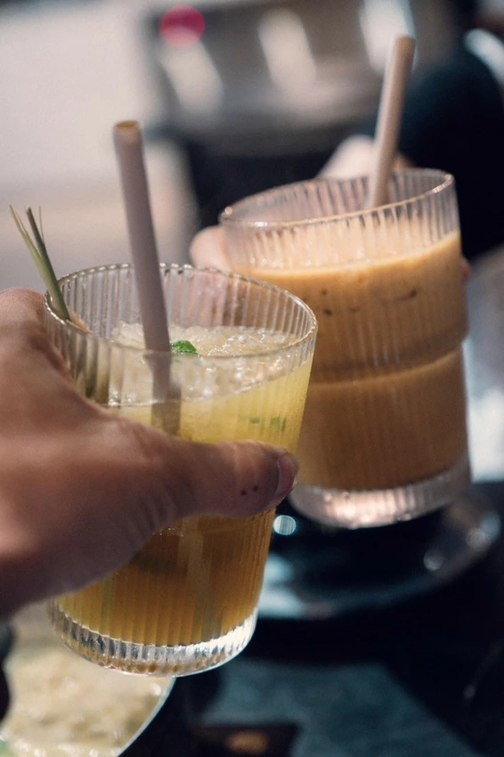 不是只有溫飽而已！六饗火鍋從主餐到甜點都滿分，氣泡清酒搭配海鮮升級。