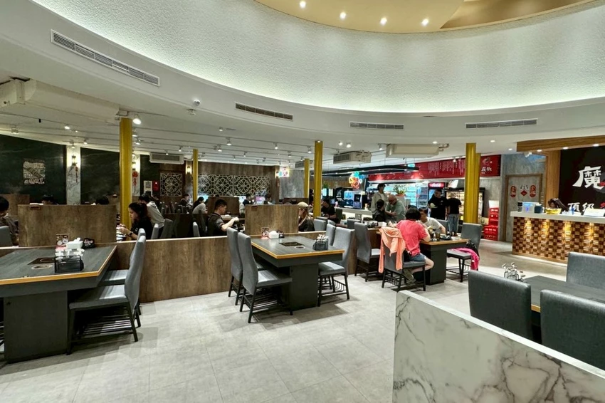 中壢火鍋吃到飽推薦!魔椒頂級鴛鴦鍋海鮮 A5和牛吃到飽,壽星再送龍蝦。