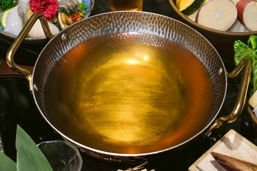 台中火鍋高CP值推薦！匠極緻鍋物A5和牛火鍋千元有找，再送帝王蟹二吃。