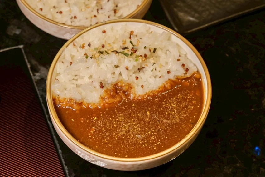 台中火鍋高CP值推薦！匠極緻鍋物A5和牛火鍋千元有找，再送帝王蟹二吃。