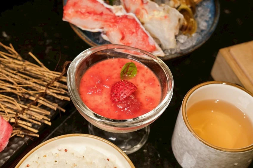 台中火鍋高CP值推薦！匠極緻鍋物A5和牛火鍋千元有找，再送帝王蟹二吃。