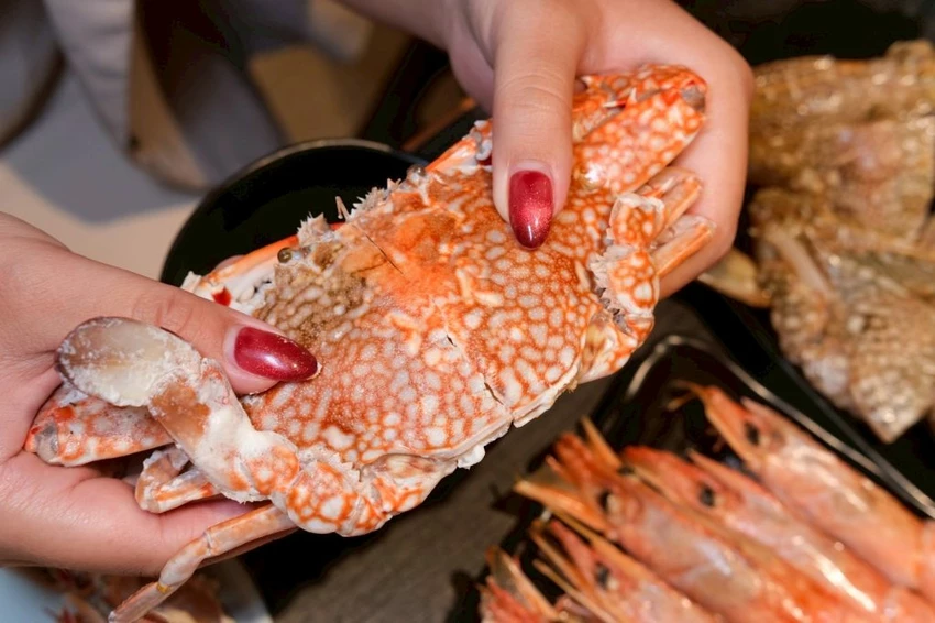 中壢火鍋吃到飽推薦!魔椒頂級鴛鴦鍋海鮮 A5和牛吃到飽,壽星再送龍蝦。