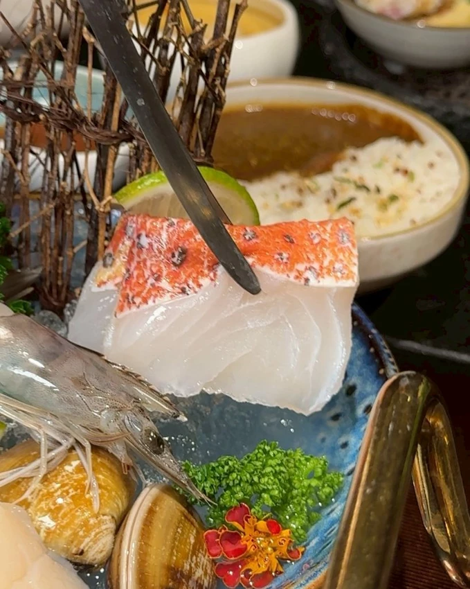 台中火鍋高CP值推薦！匠極緻鍋物A5和牛火鍋千元有找，再送帝王蟹二吃。