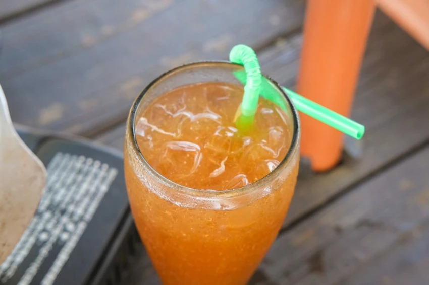 台中夜景餐廳推薦！鳥語花香泡腳邊賞百萬夜景，超萌小動物互動超療癒。