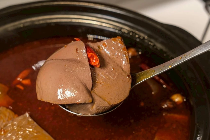 中壢火鍋吃到飽推薦!魔椒頂級鴛鴦鍋海鮮 A5和牛吃到飽,壽星再送龍蝦。