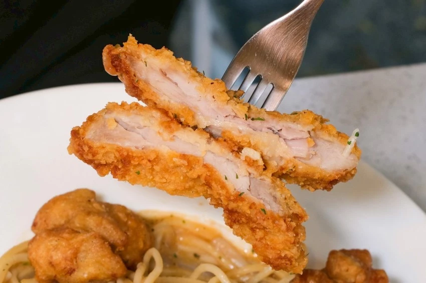 台中義大利麵推薦！NU PASTA 義大利麵聯名「人浮於愛」限定套餐，浮誇系雙主食義大利麵。