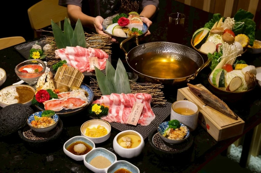 台中火鍋高CP值推薦！匠極緻鍋物A5和牛火鍋千元有找，再送帝王蟹二吃。