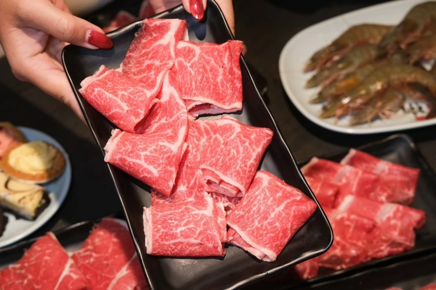 中壢火鍋吃到飽推薦!魔椒頂級鴛鴦鍋海鮮 A5和牛吃到飽,壽星再送龍蝦。