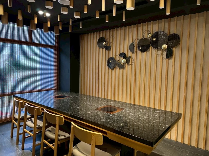 台中火鍋高CP值推薦！匠極緻鍋物A5和牛火鍋千元有找，再送帝王蟹二吃。