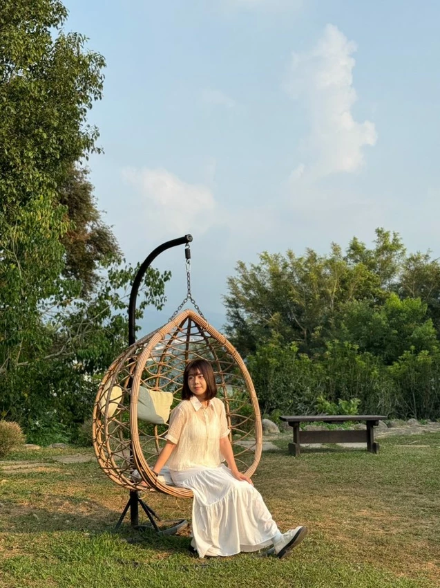 台中夜景餐廳推薦！鳥語花香泡腳邊賞百萬夜景，超萌小動物互動超療癒。