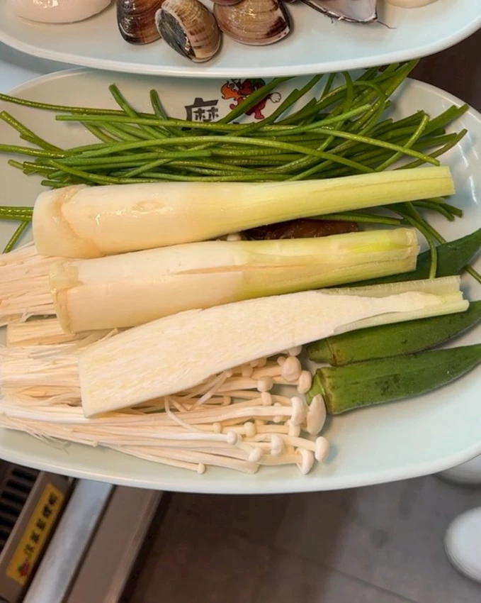 中壢火鍋吃到飽推薦!魔椒頂級鴛鴦鍋海鮮 A5和牛吃到飽,壽星再送龍蝦。