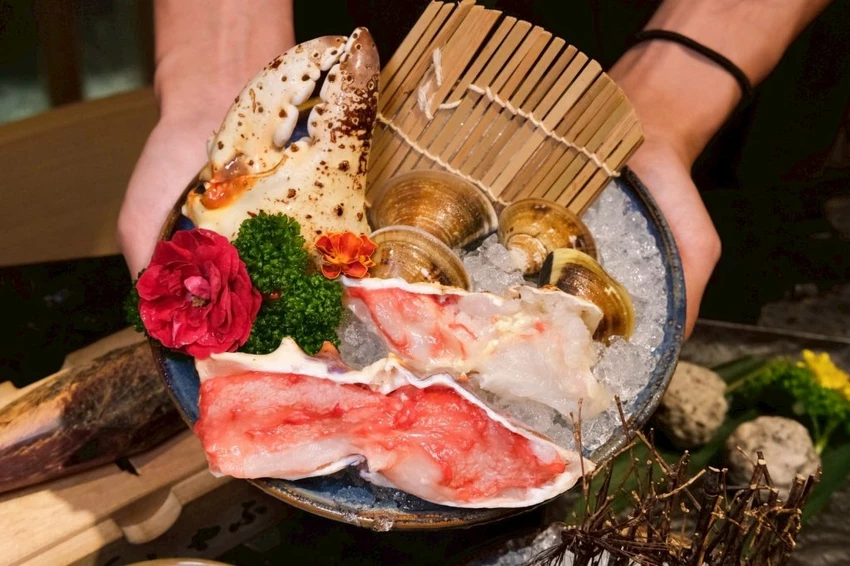 台中火鍋高CP值推薦！匠極緻鍋物A5和牛火鍋千元有找，再送帝王蟹二吃。