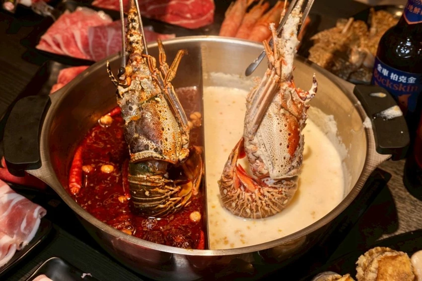 中壢火鍋吃到飽推薦!魔椒頂級鴛鴦鍋海鮮 A5和牛吃到飽,壽星再送龍蝦。