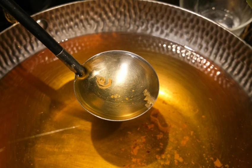 台中火鍋高CP值推薦！匠極緻鍋物A5和牛火鍋千元有找，再送帝王蟹二吃。