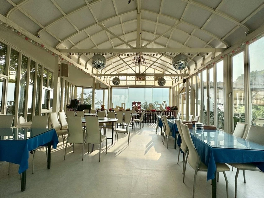 台中夜景餐廳推薦！鳥語花香泡腳邊賞百萬夜景，超萌小動物互動超療癒。