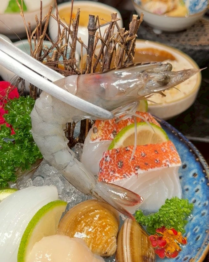 台中火鍋高CP值推薦！匠極緻鍋物A5和牛火鍋千元有找，再送帝王蟹二吃。