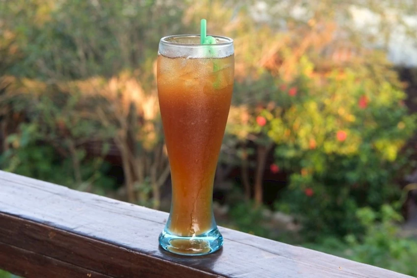 台中夜景餐廳推薦！鳥語花香泡腳邊賞百萬夜景，超萌小動物互動超療癒。