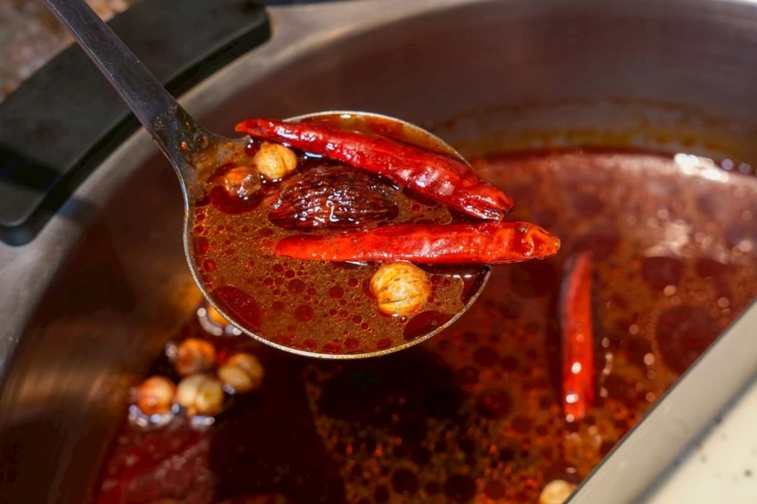 中壢火鍋吃到飽推薦!魔椒頂級鴛鴦鍋海鮮 A5和牛吃到飽,壽星再送龍蝦。