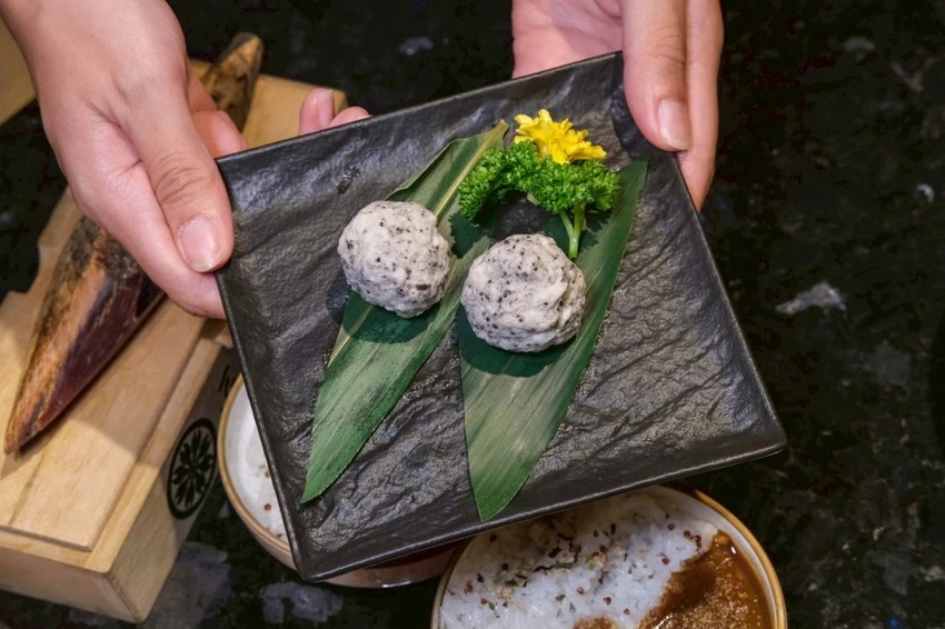 台中火鍋高CP值推薦！匠極緻鍋物A5和牛火鍋千元有找，再送帝王蟹二吃。