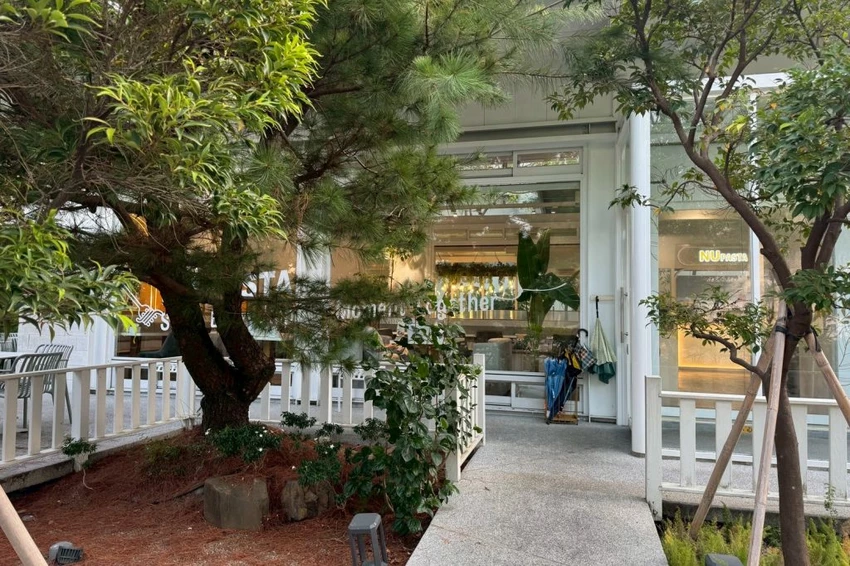 台中義大利麵推薦！NU PASTA 義大利麵聯名「人浮於愛」限定套餐，浮誇系雙主食義大利麵。