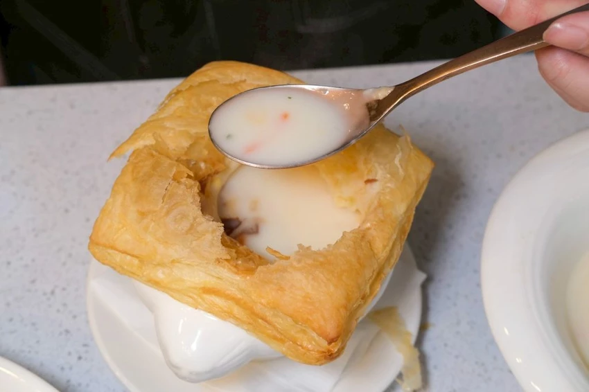 台中義大利麵推薦！NU PASTA 義大利麵聯名「人浮於愛」限定套餐，浮誇系雙主食義大利麵。