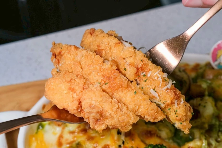 台中義大利麵推薦！NU PASTA 義大利麵聯名「人浮於愛」限定套餐，浮誇系雙主食義大利麵。