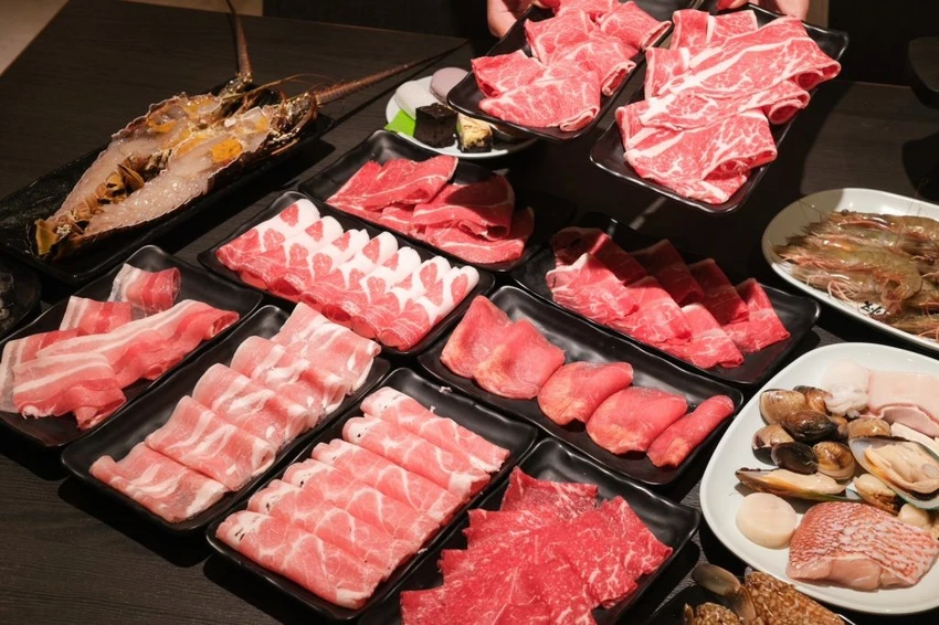 中壢火鍋吃到飽推薦!魔椒頂級鴛鴦鍋海鮮 A5和牛吃到飽,壽星再送龍蝦。