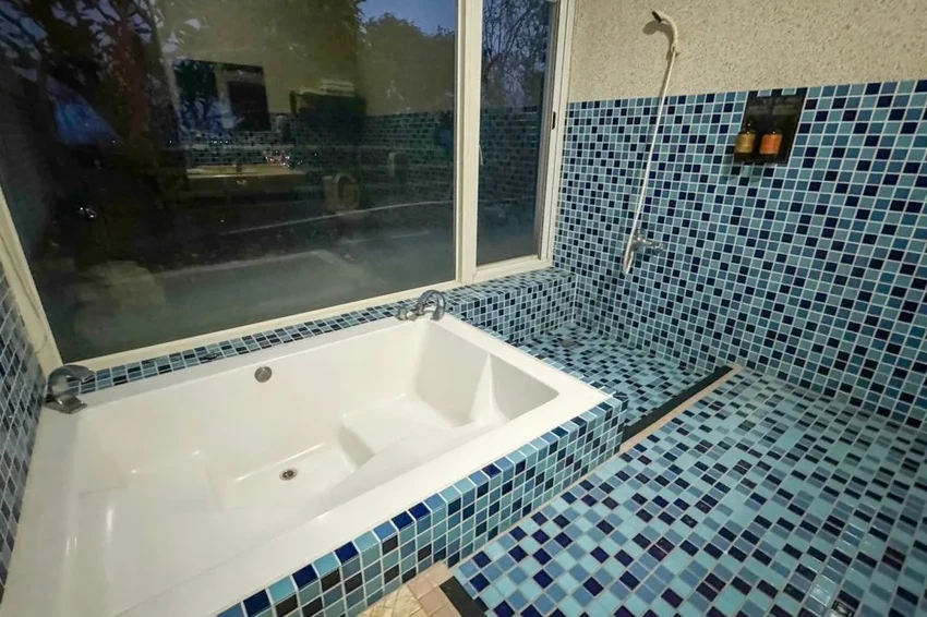 台中夜景餐廳推薦！鳥語花香泡腳邊賞百萬夜景，超萌小動物互動超療癒。