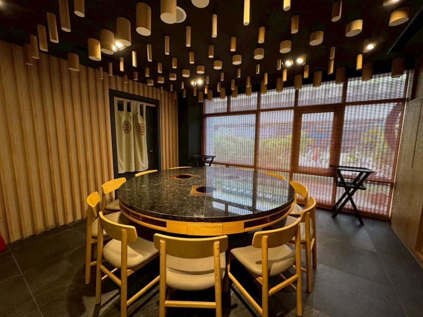 台中火鍋高CP值推薦！匠極緻鍋物A5和牛火鍋千元有找，再送帝王蟹二吃。